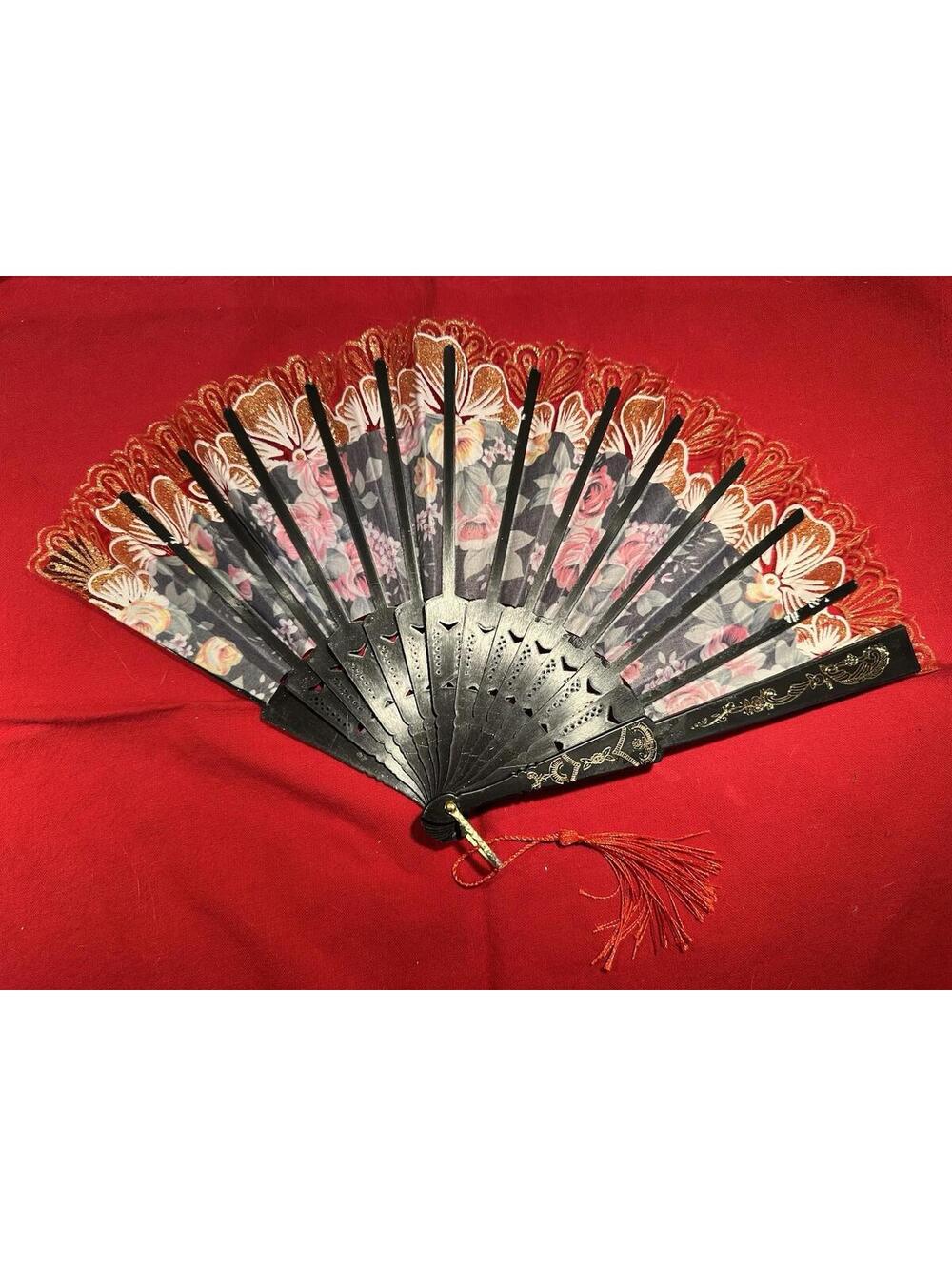 Vintage Floral Lace Hand Fan Gold Sparkle Elegant Spanish Folding Fan Red Tassel - Picture 4 of 4